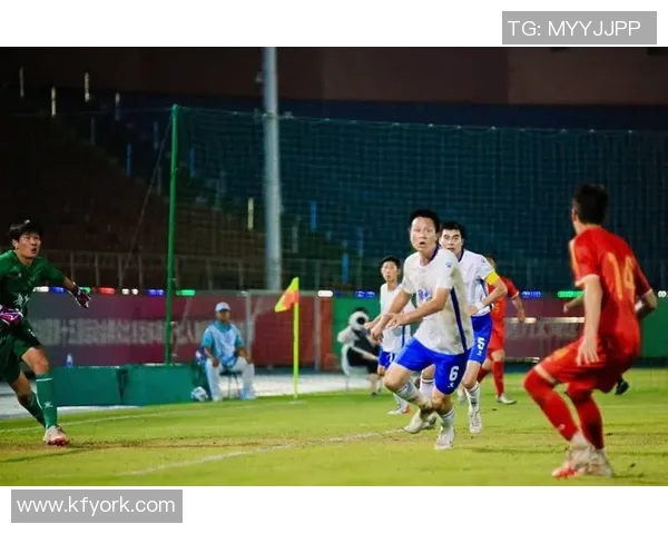 全球足球传奇云集，球场巨星汇聚一堂共谱荣耀新篇